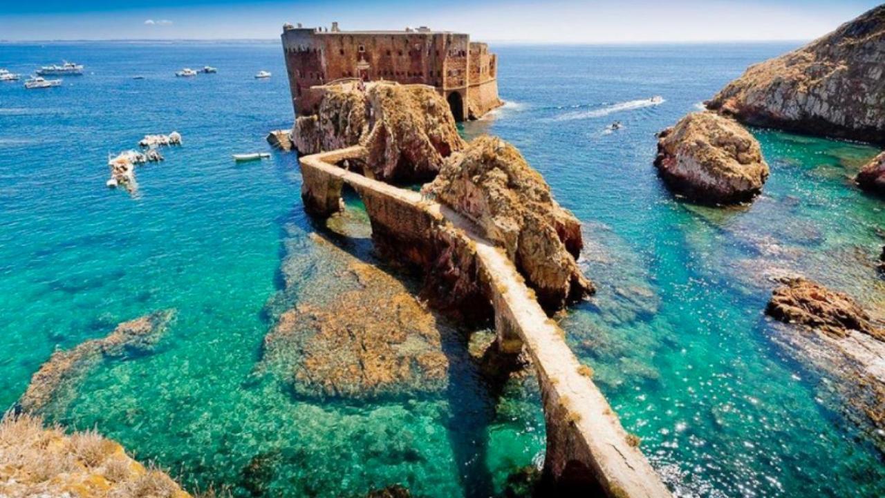 مبيت وإفطار اتوغويه ده باليه Supertubos House Peniche المظهر الخارجي الصورة
