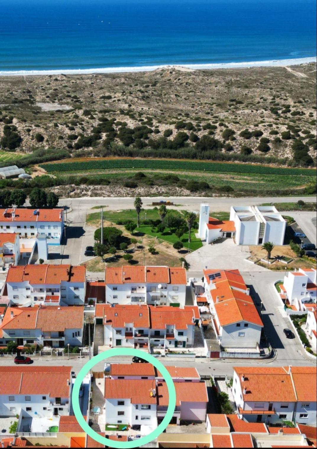 مبيت وإفطار اتوغويه ده باليه Supertubos House Peniche المظهر الخارجي الصورة